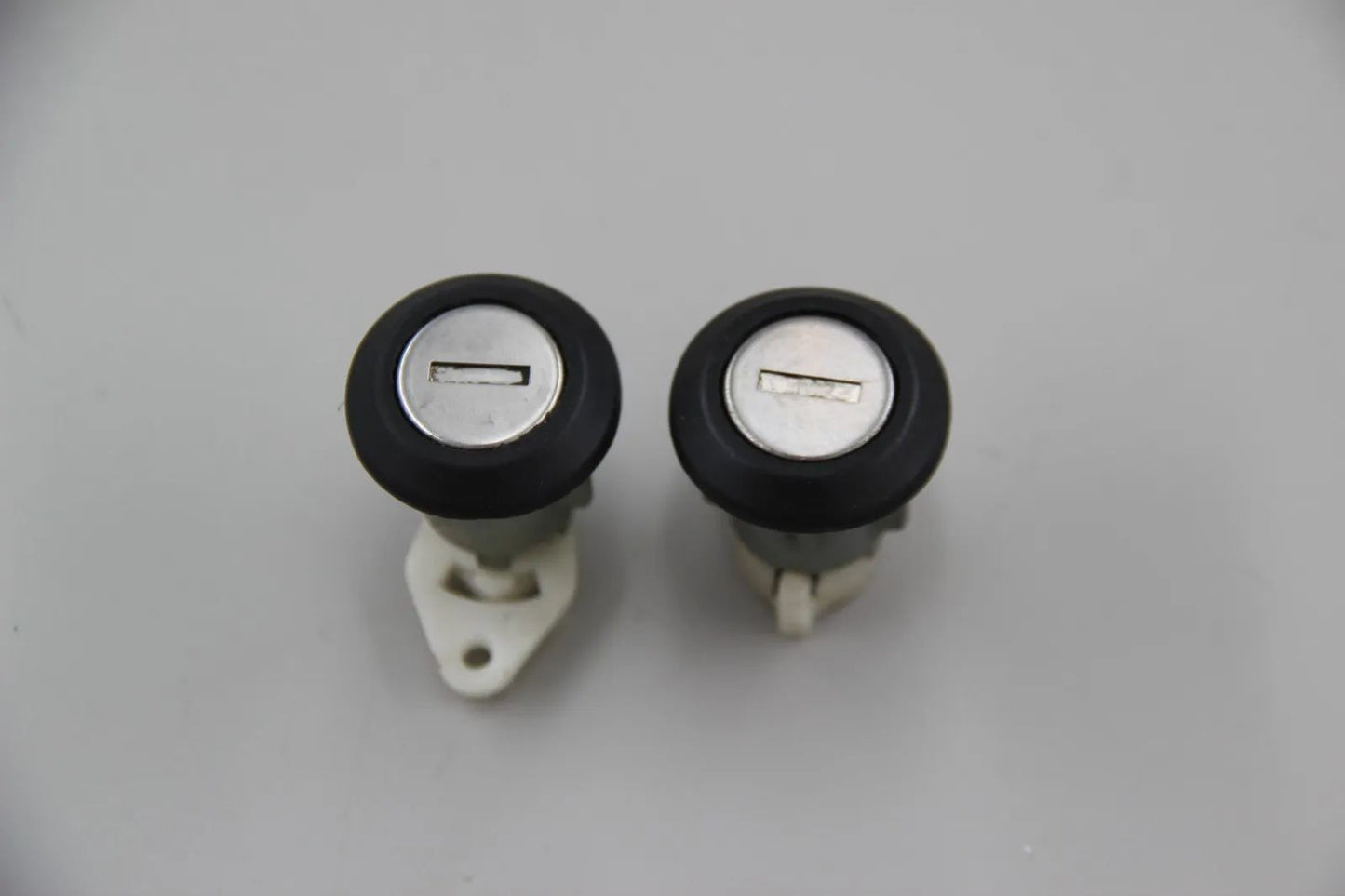 Original BMW E28 Limousine Reparatursatz/Set Gleichschliessung NOS 32311152271