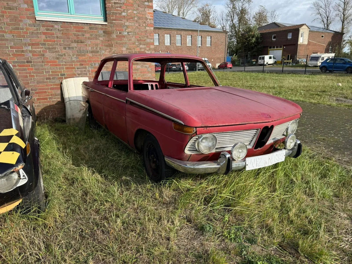 BMW Neue Klasse 1800 Blechspender Teilespender Restaurationsobjekt Scheunenfund