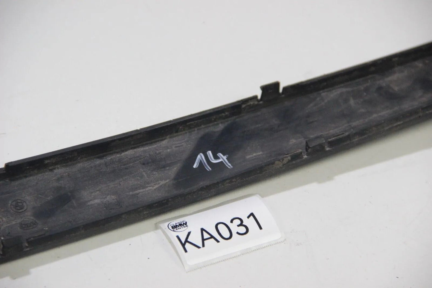 Original BMW E36 compact PDC Zierleiste Stoßstange hinten 8206375