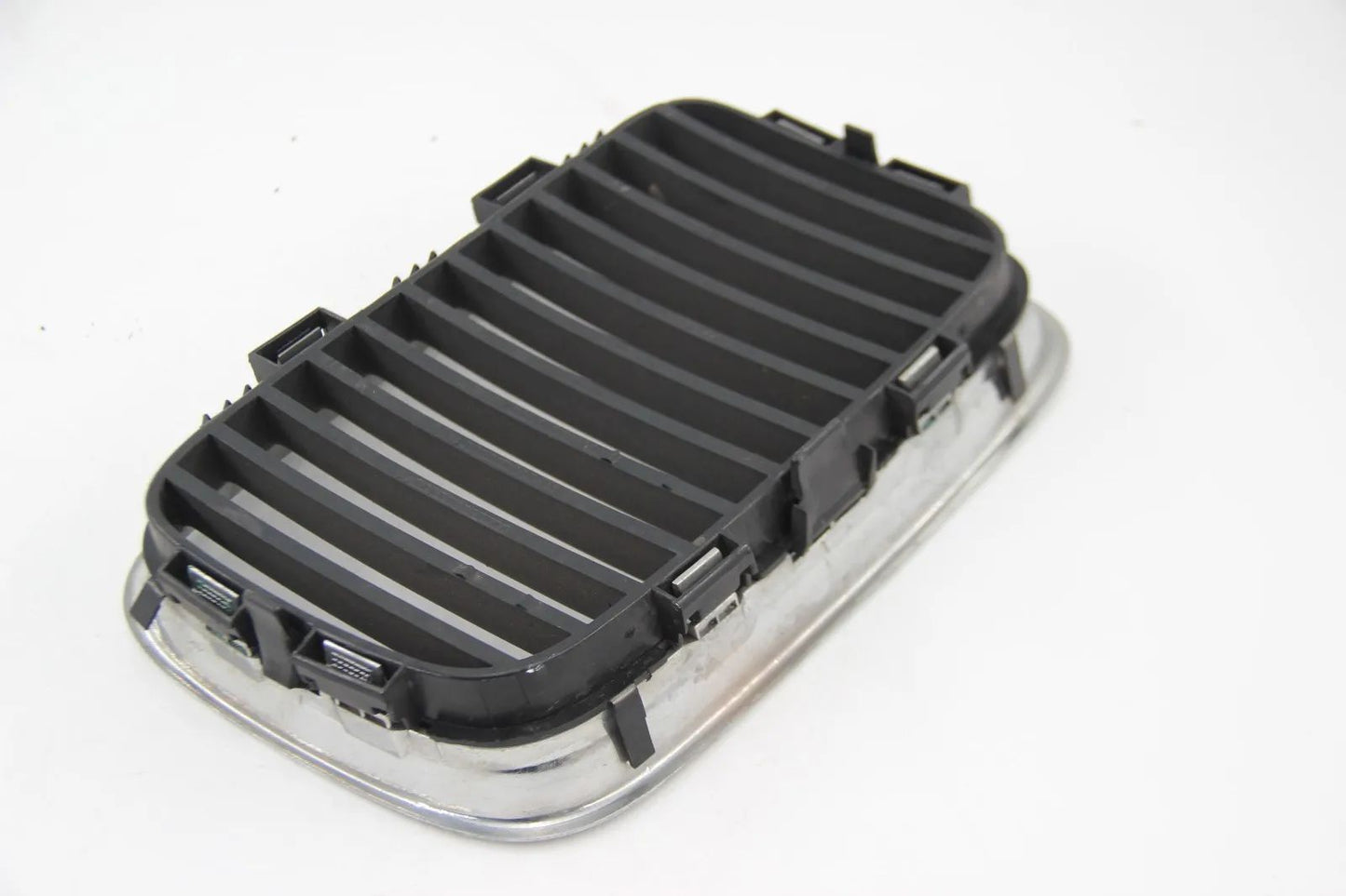 Original BMW E36 3er 316i-328i Ziergitter Niere Vorne Links Chrom 51138122237