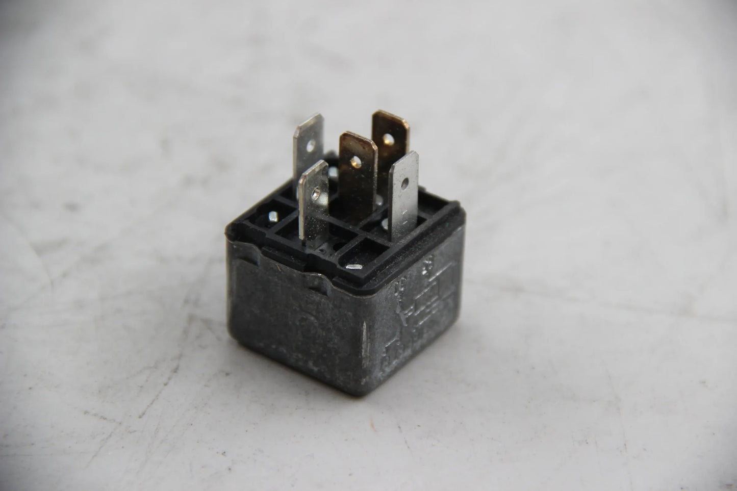 Original BMW E30 316i-325i M3 E28 E24 E23 728i-745i Diodenrelais 12631710726