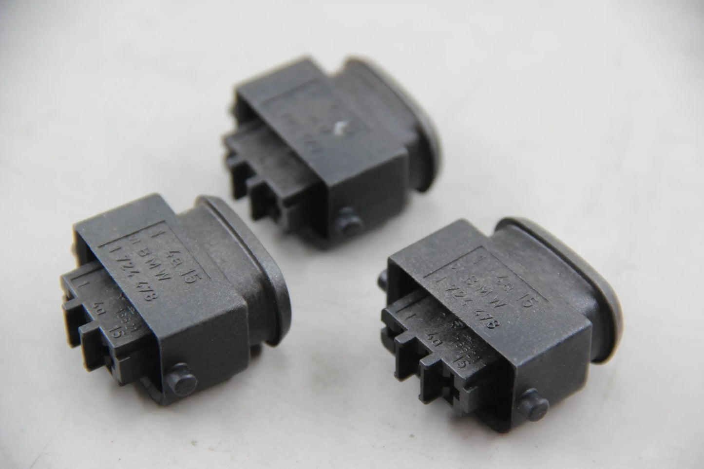 Original BMW E30 E36 E46 E34 E39 E32 E38 3x Steckergehäuse 3 POL. 12521724478