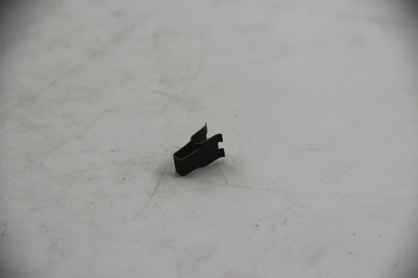 Orig. BMW E21 315 316 318 320 E30 316i-325i E12 E28 E34 E23 Klammer 52101901942