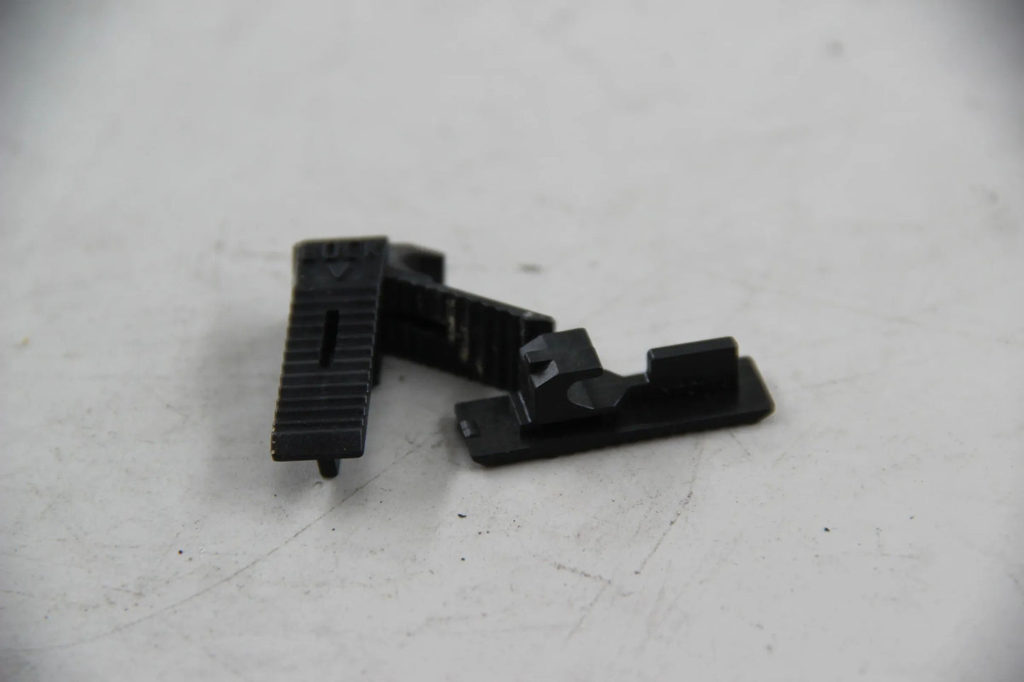 Original BMW E39 520i 523i-540i M5 3x Verriegelungsknopf Wischblatt 61618231740