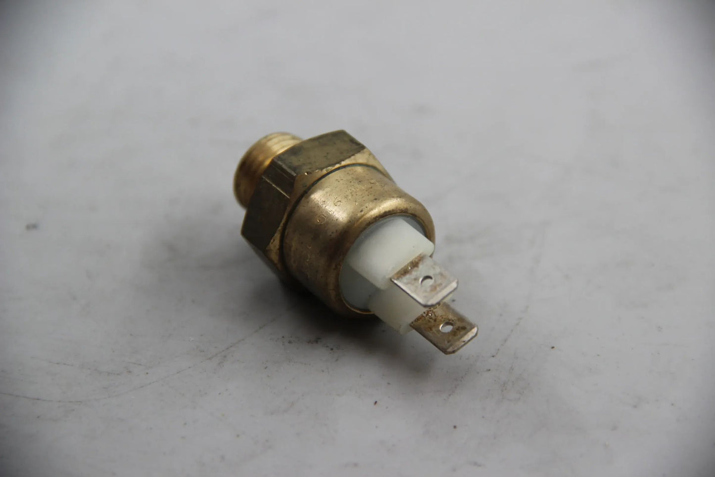 Orig. BMW E26 E3 E9 E21 E30 E12 E28 E24 E23 Temperaturschalter 91CEL 61311364272