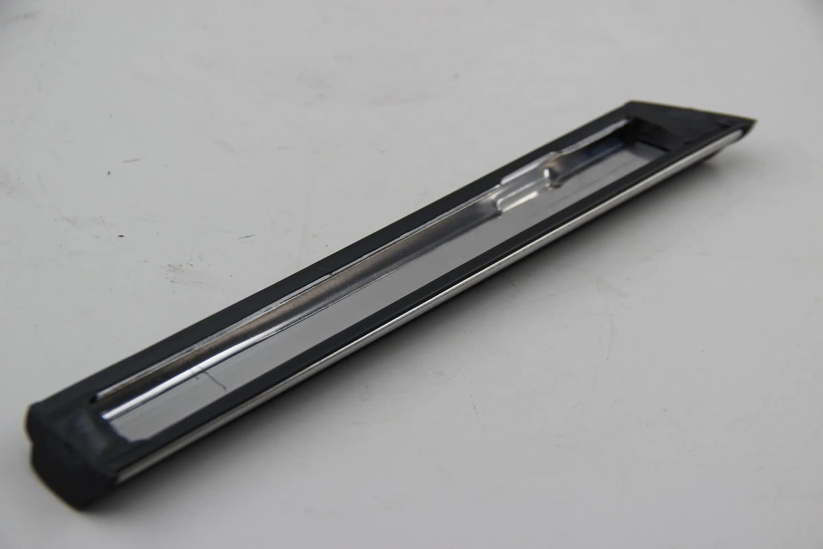 Original BMW E10 1502 2000 2002 Stossleiste Seitenwand vorn rechts 51131814686