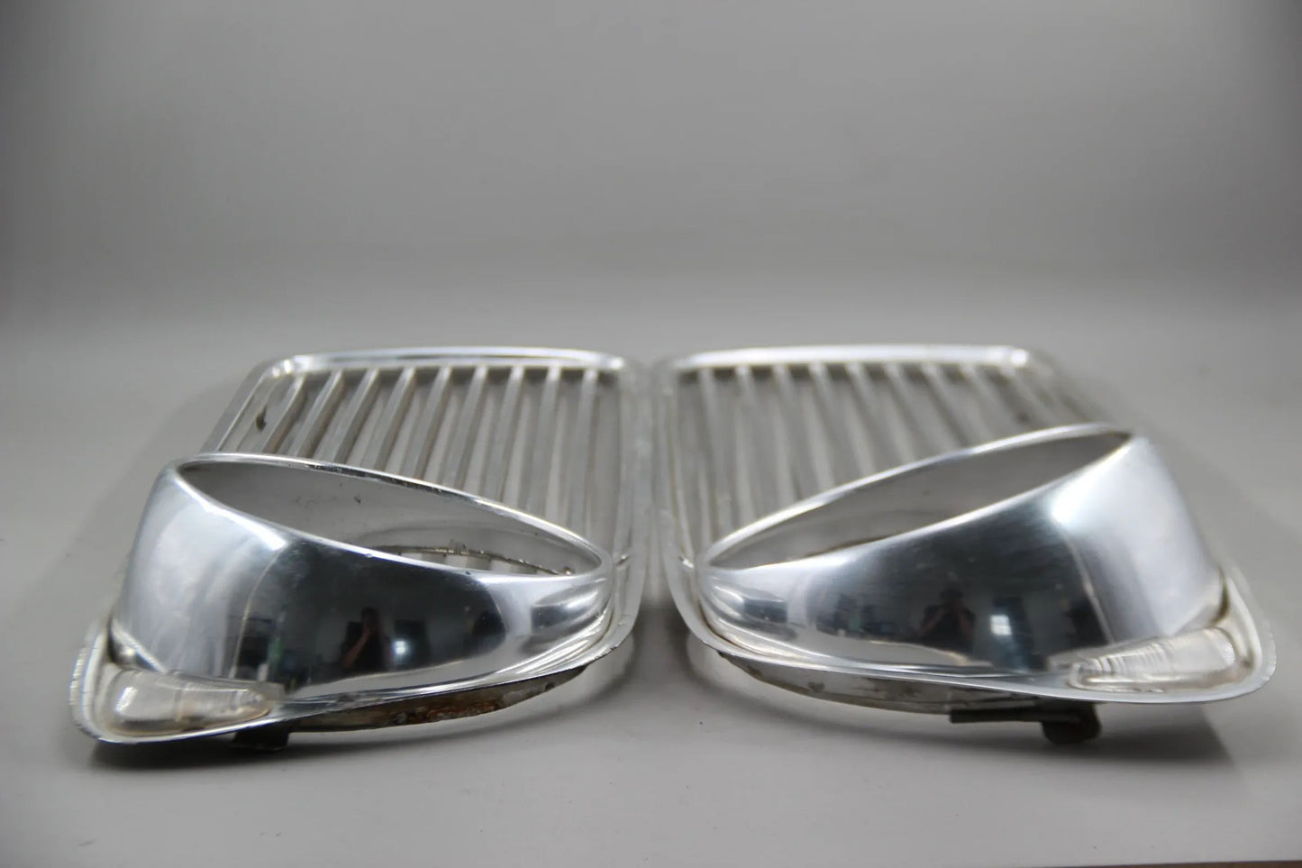 Original BMW E10 2002 ti tii Ziergitter links + rechts chrom 1808473 1808474