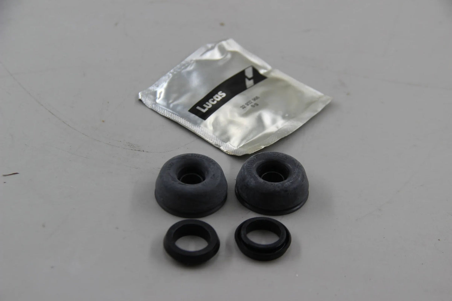Original BMW E30 316 318i 320i Dichtungssatz Radbremszylinder 34211156636