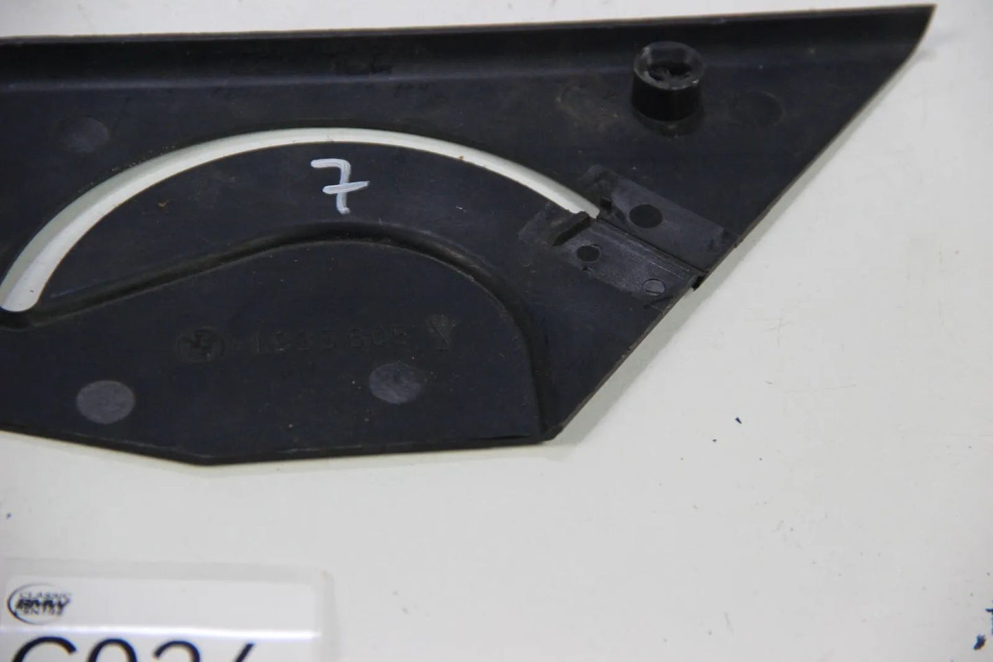 Original BMW E30 318i 320i 325i M3  Gurtdurchführung Links Cabrio 1935605