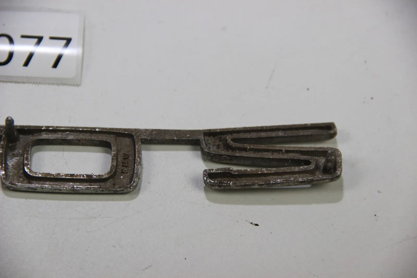 Original BMW E10 Modellbezeichnung Schriftzug Badge 1502 Kofferraumklappe