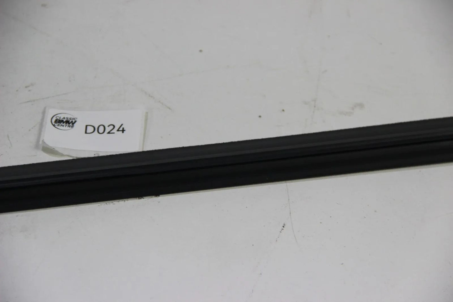 Original BMW E30 316i-325i M3 Fensterschachtabdichtung aussen links 51211913055