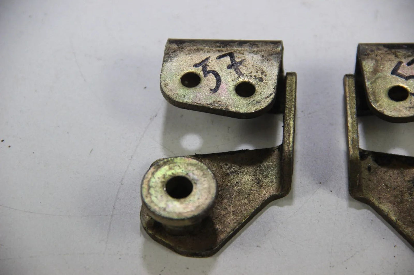 Original BMW E12 E21 E23 E24 Schließkeil Links Rechts Paar 1881483/1881484