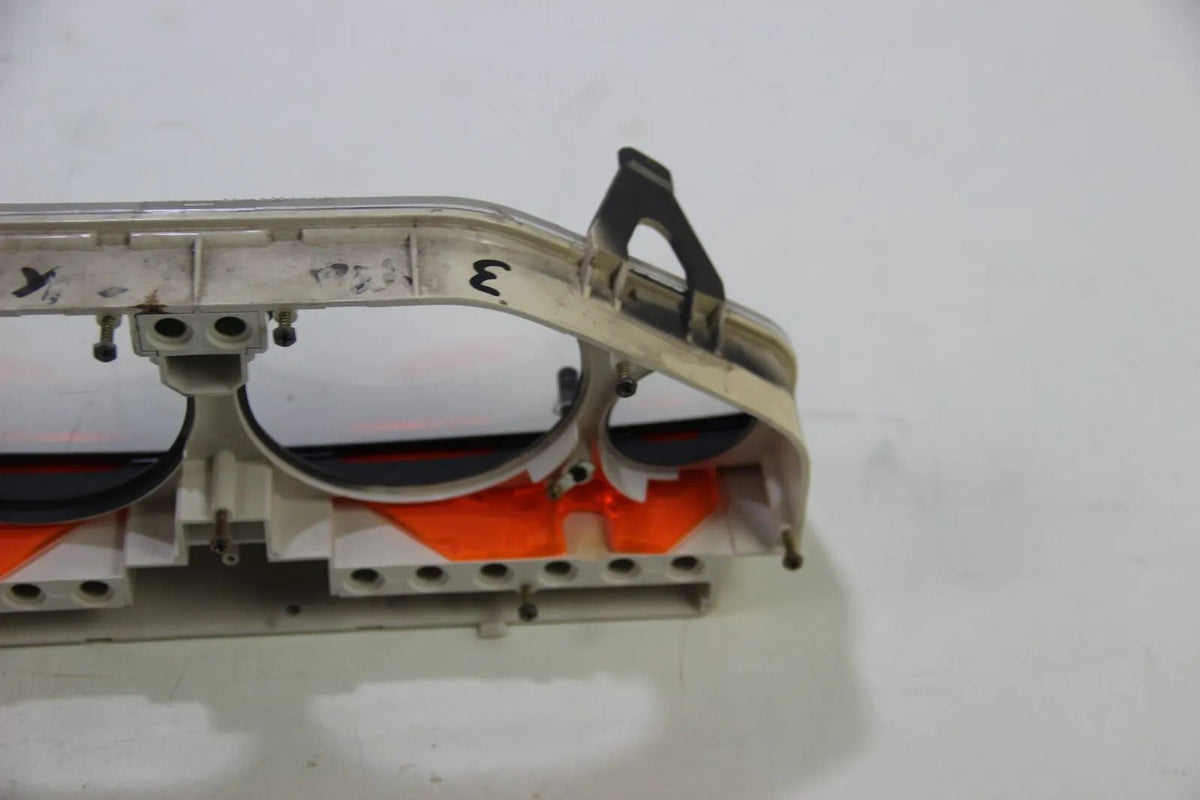 BMW E30 316i 318i Kombiinstrument Tacho Gehäuse für Tachos mit Quartz Uhr