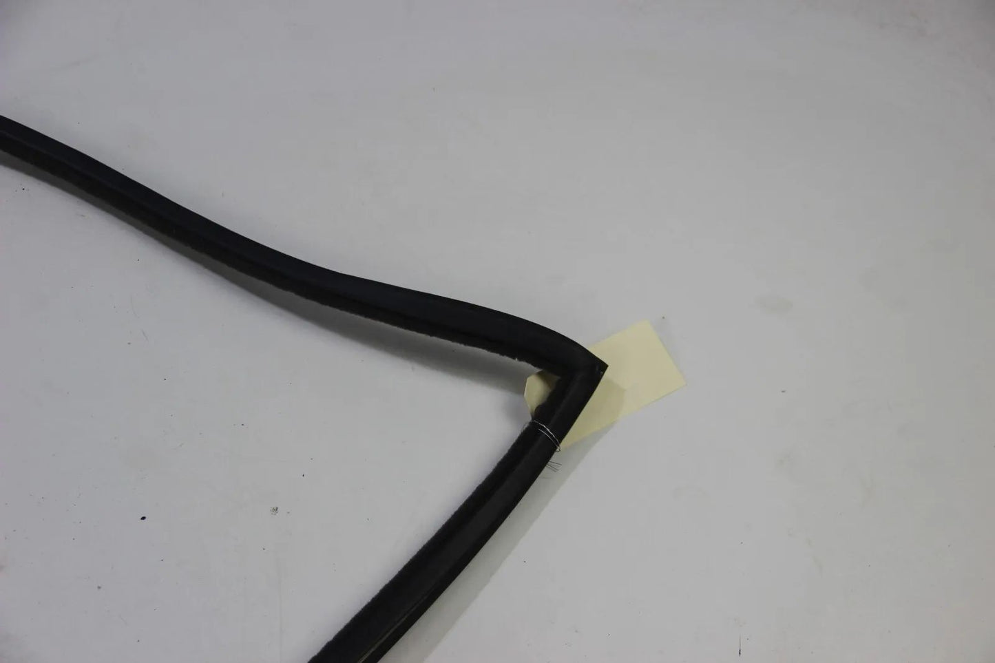 BMW E30 4-Türer Limo Touring 316i-325i Türdichtung hinten links Kantenschutz