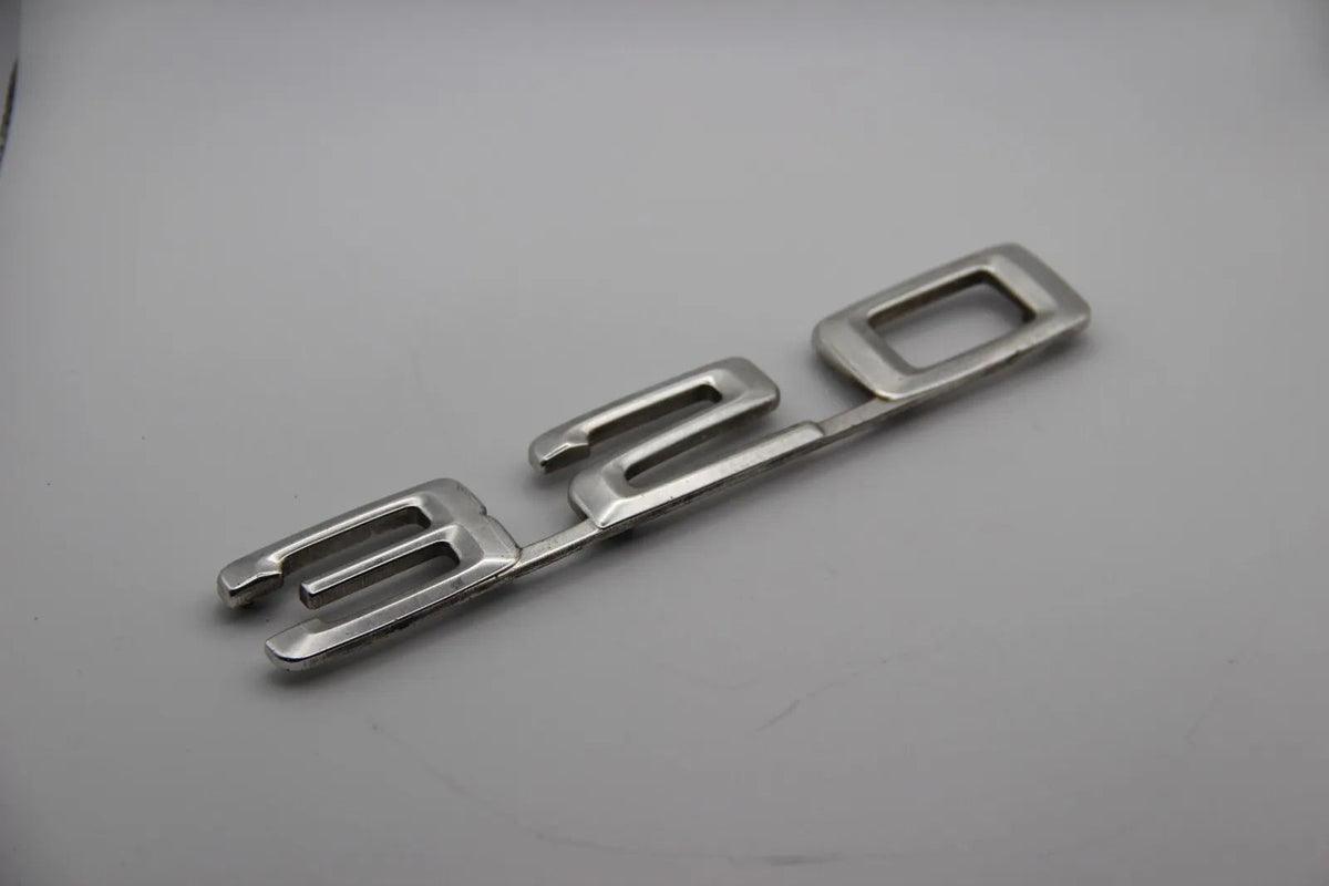 Original BMW E2 320 Modellbezeichnung Emblem Badge Schriftzug 51141869972