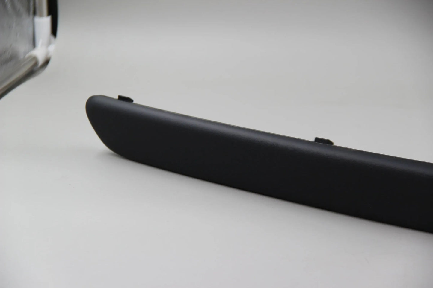Original BMW E39 520i-540i M5 Limousine Stossleiste vorne rechts 51112494194