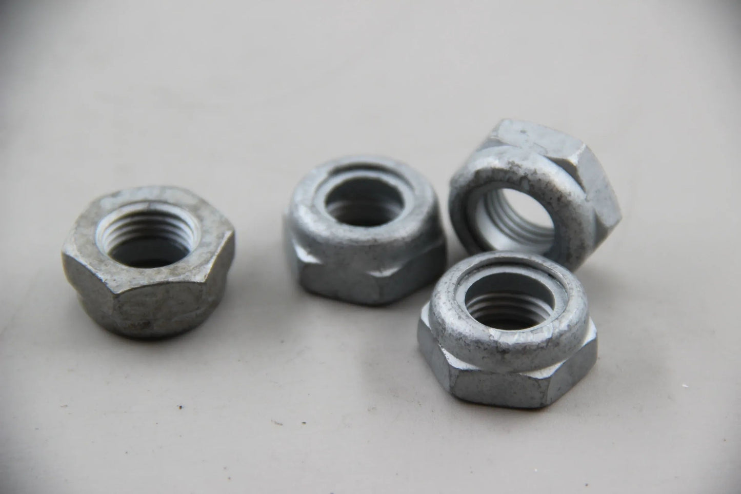 Orig. BMW E30 E36  4x Sechskantmutter selbstsichernd M14X1,5 05 ZNS3 31106769443