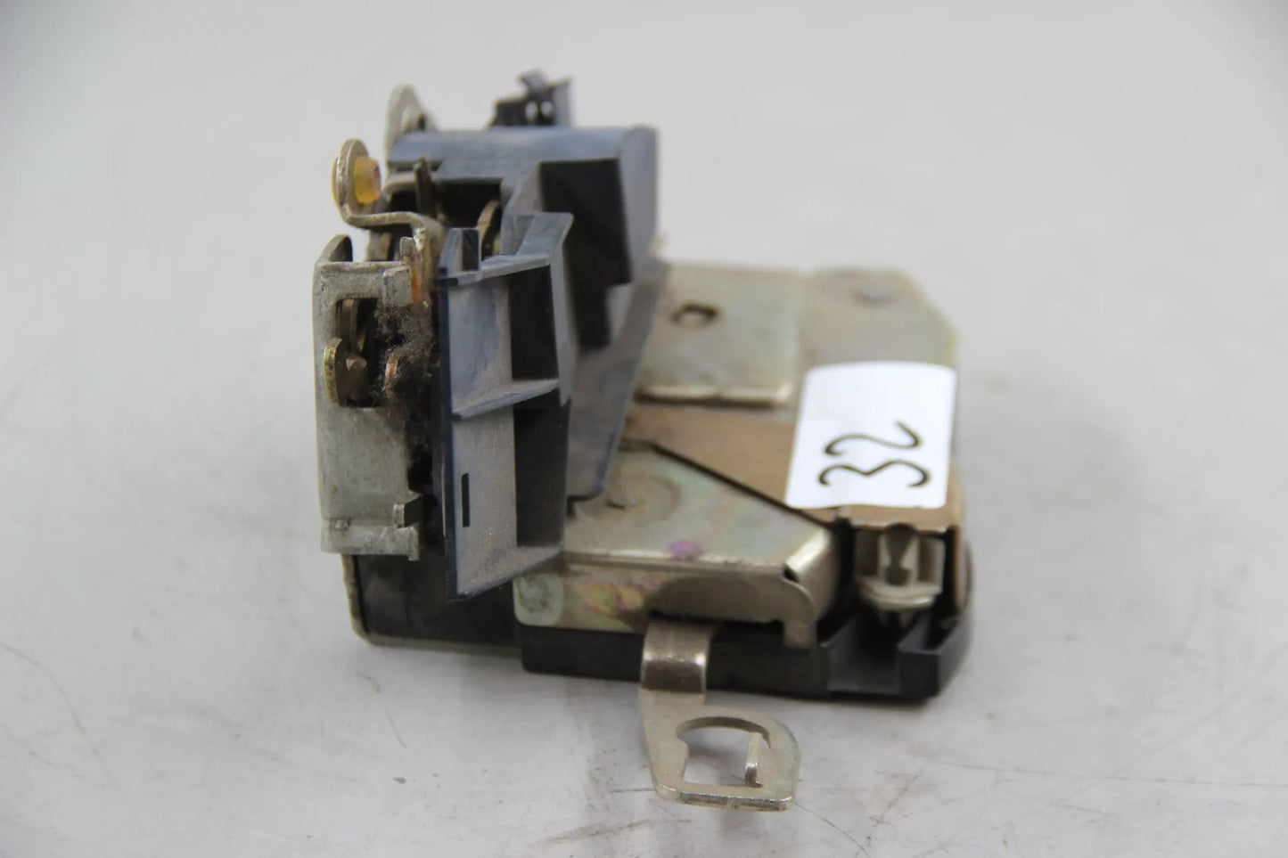 Original BMW E36 316i-328i M3 Drehfallenschloss vorne rechts 51218122204