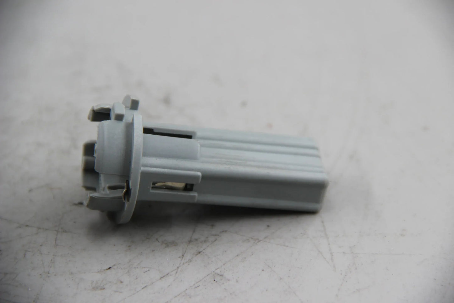 Original BMW E36 316i-328i M3 E38 728i-750i L7 Lampenfassung NOS NLA 63211387364