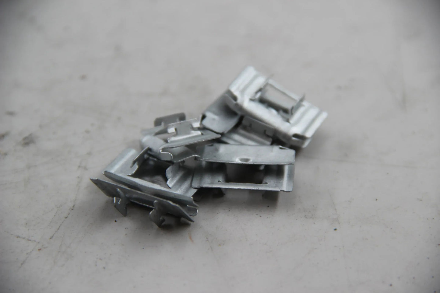 Original BMW E39 520i-540i M5 E38 728i-750i L7 7x Klammer silber 51328164774