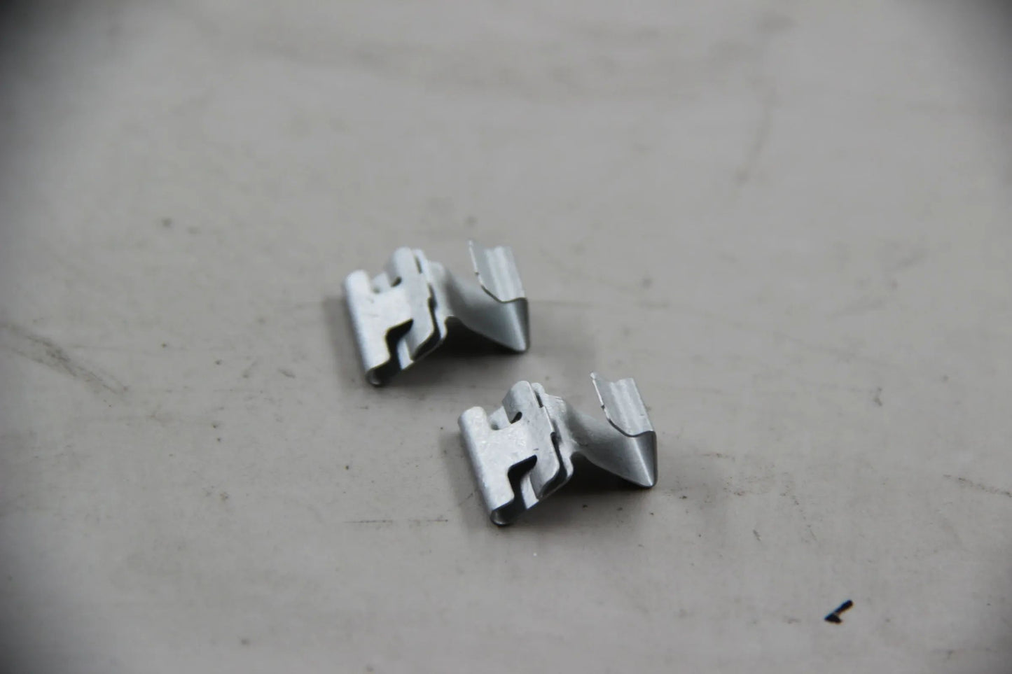 Original BMW E60 525d 530d 530xd 535d E61 525d 530d E83 2x Clip 12517799868