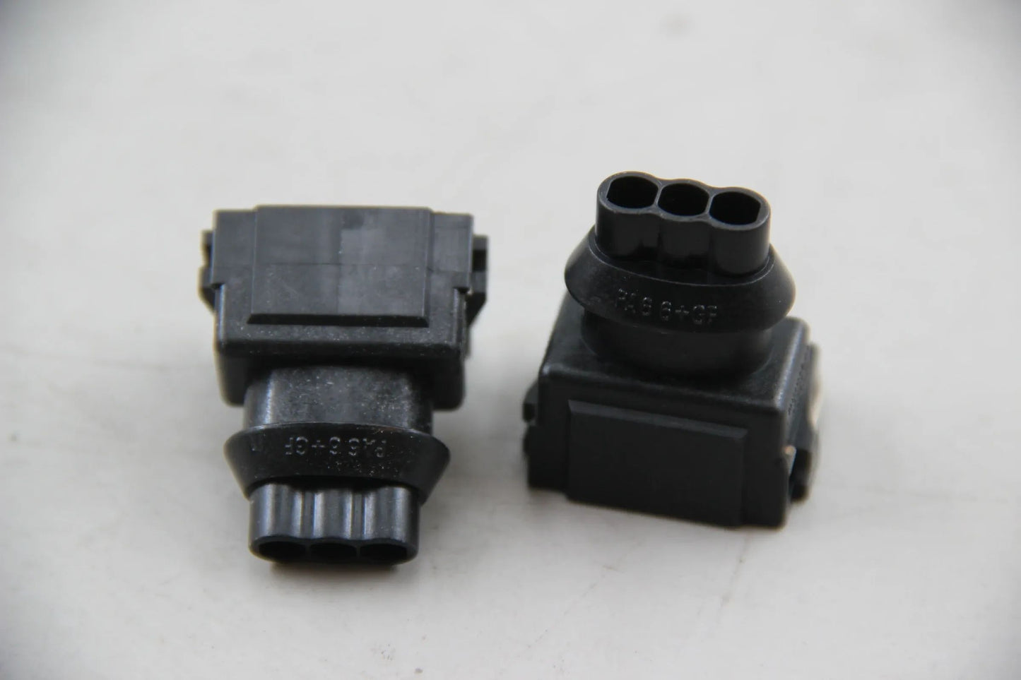 Original BMW E36 320i-328i M3 E39 E38 Z3 2x Steckergehäuse 3-POL 12521732597