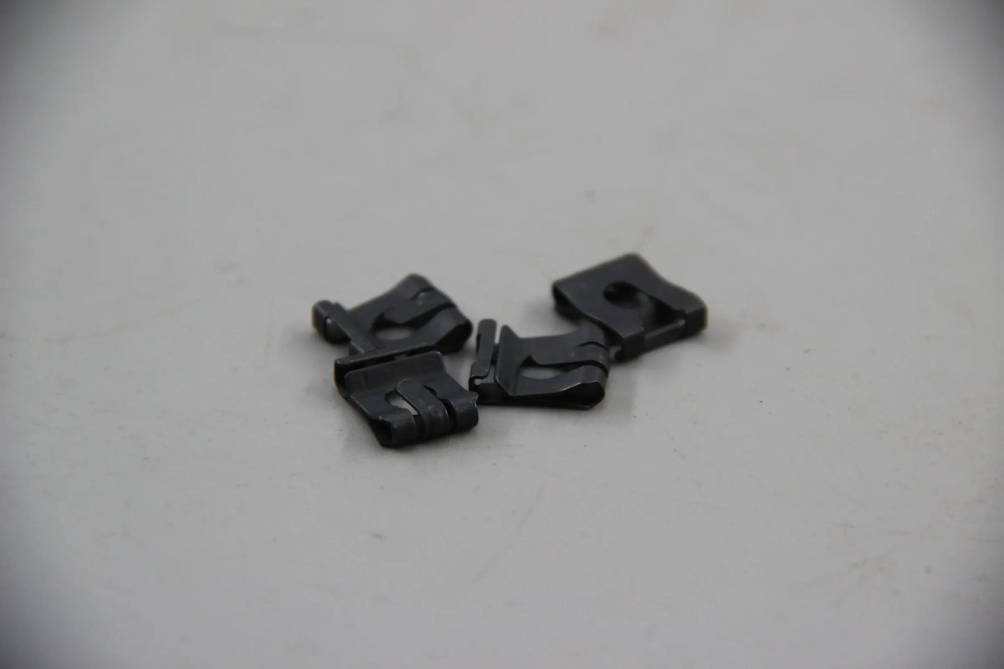 Original BMW E21 E30 E36 E12 E28 E39 E24 E23 E38 4x Klammer A5 07129934906