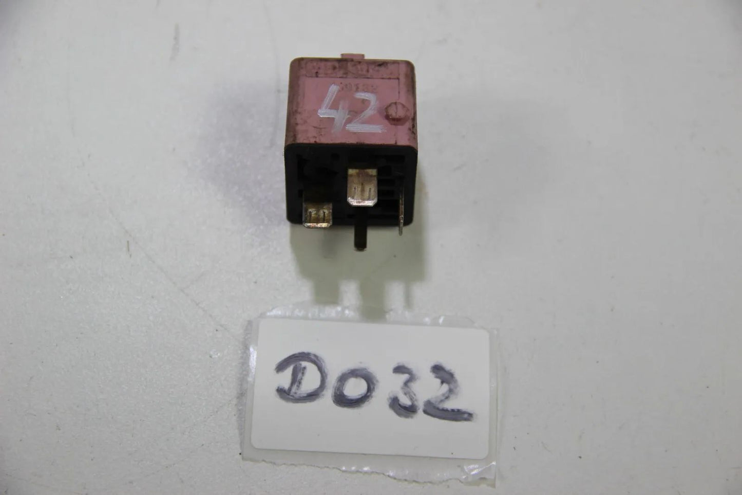 Original Bosch Bosch Relais Kontrollmodul Relay hellrosa 0332019168 Oldtimer
