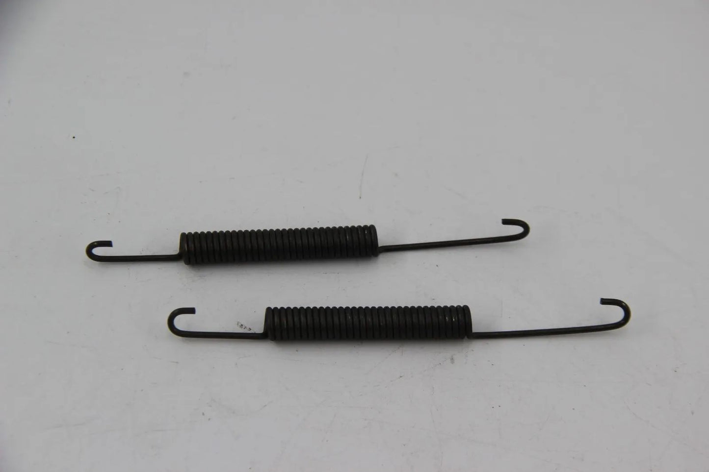 Orig BMW 1502 - 2002turbo E9 E21 E12 Zugfeder 2Stk Trommelbremse  34213660185