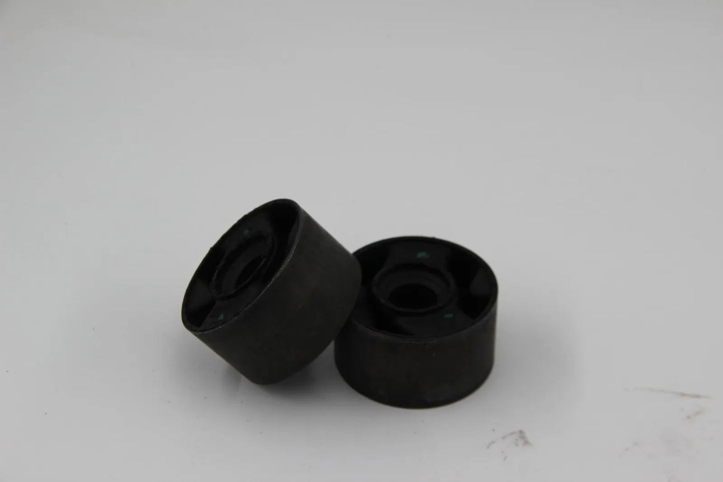 Original BMW E30 316-318is Satz Gummilager Querlenker Lager 31129058814