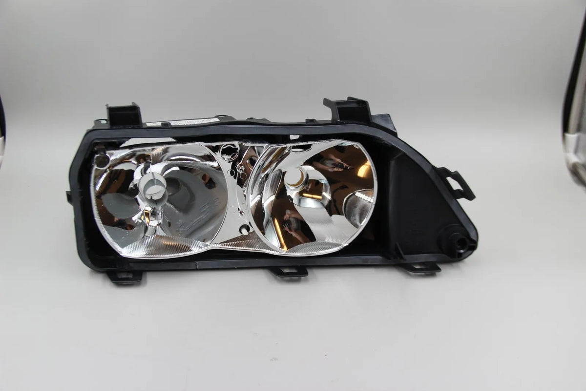 Original BMW E39 Scheinwerfergehäuse mit Einsatz rechts 63128378008