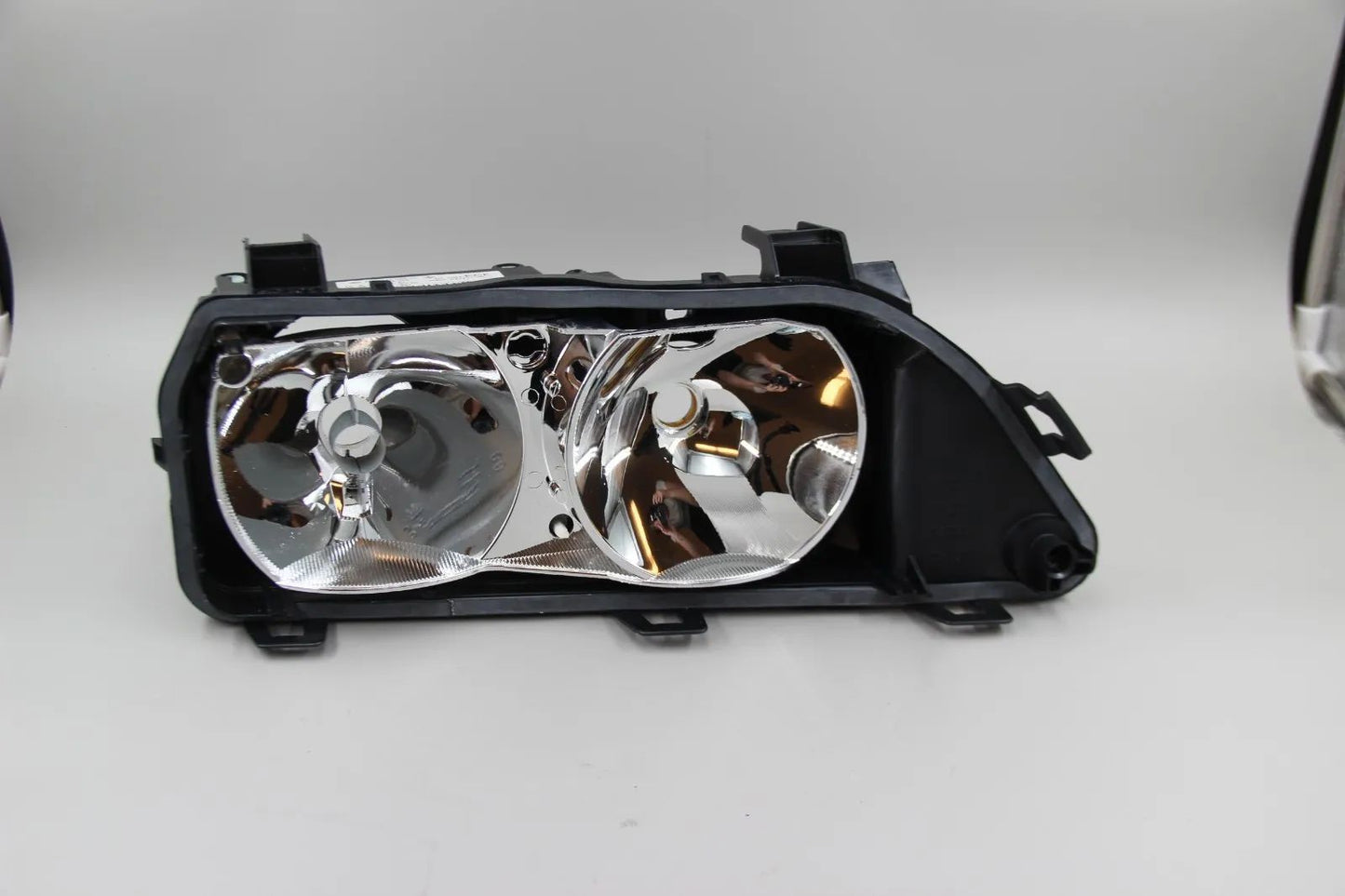 Original BMW E39 Scheinwerfergehäuse mit Einsatz rechts 63128378008