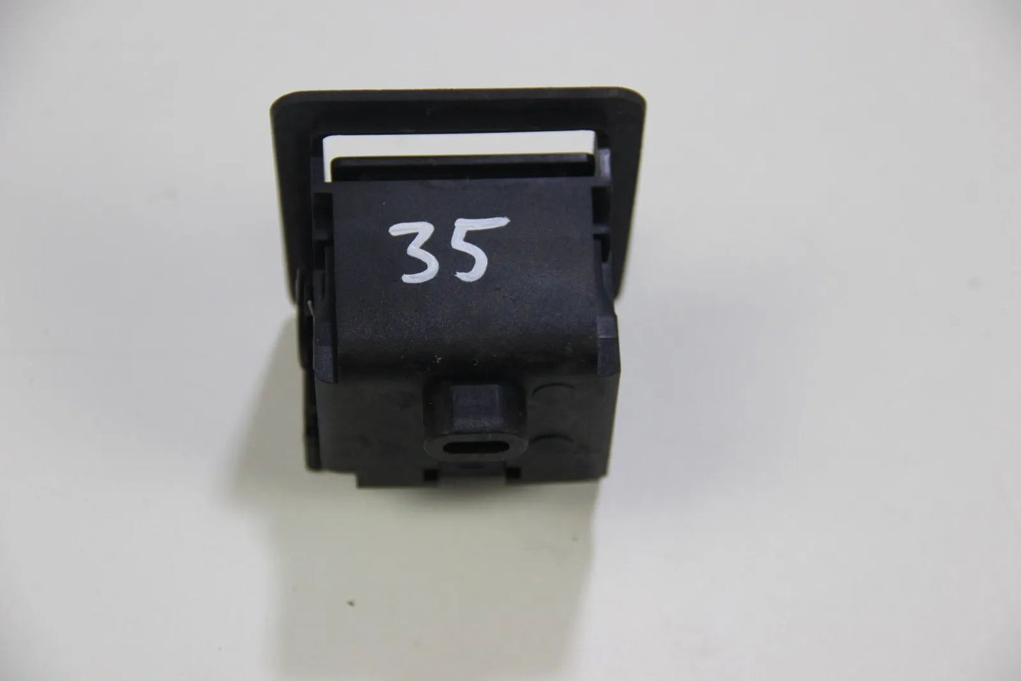 NEU Original BMW E36 316/318/323 Ascher hinten 51168191539 Aschenbecher 3er