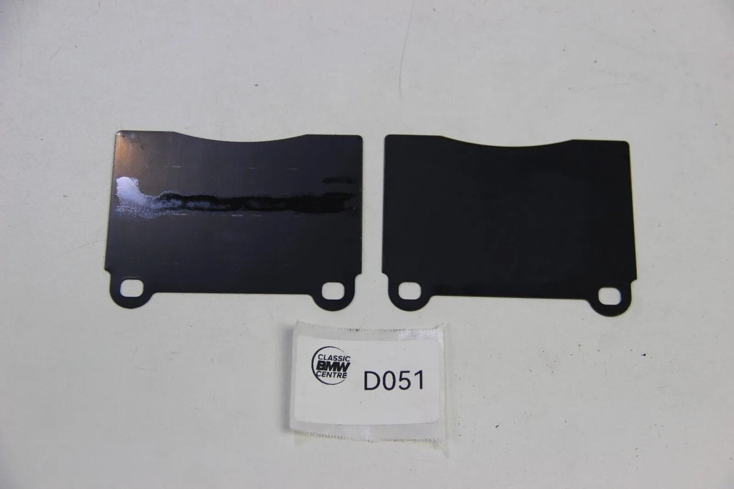 NEU Original BMW E10 E3 E12 E24 E23 Schutzblech Bremsbelag 34111116005 L+R