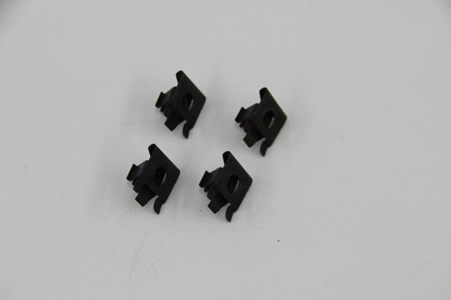 Original BMW E46 Klammer Nebelscheinwerfer/Verkleidung vorn 4x 63178380056