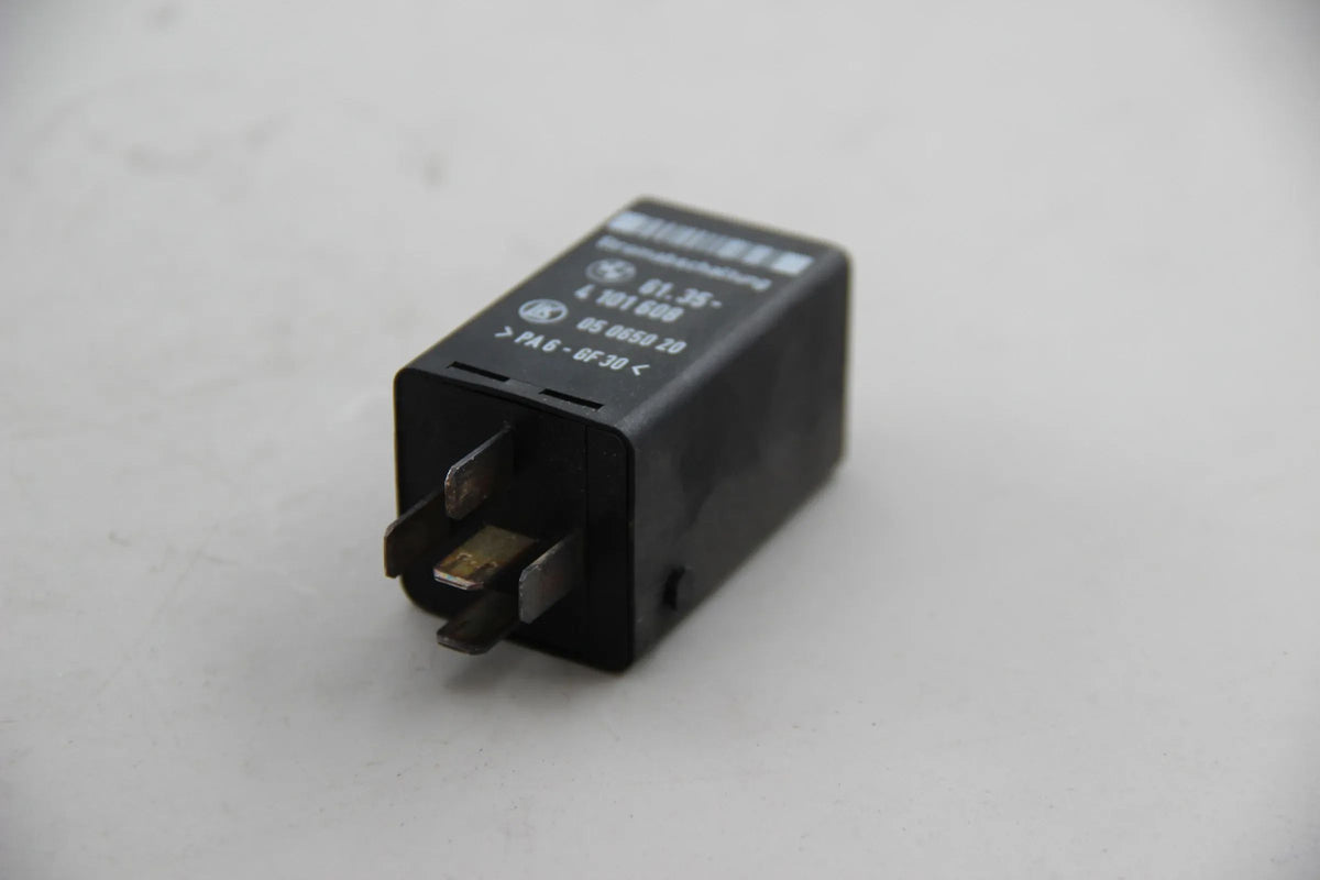Original BMW E39 520i-540i M5 E38 Relais Ruhestromabschaltung NOS 61354101608