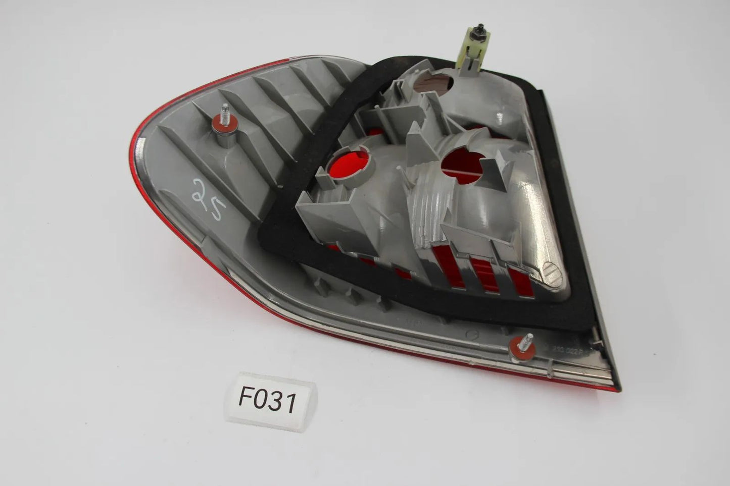 Original BMW E46 Limousine  Heckleuchte Seitenwand rechts weiss 63218383822