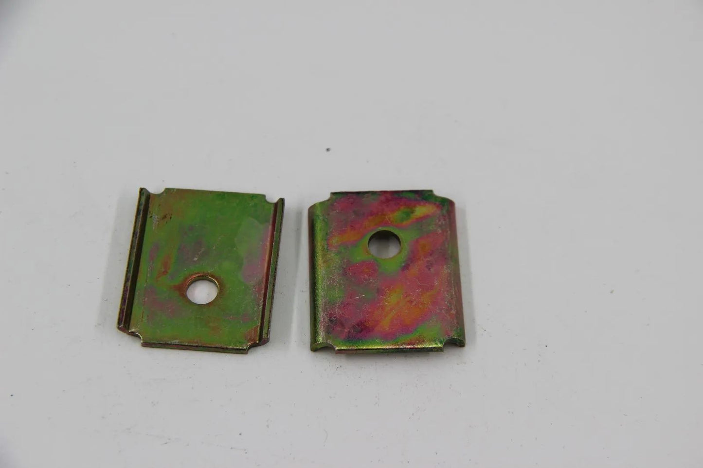 BMW E21 315-323i E12 518-535i E23 7er 2x Halter Führung Frontklappe 51611832854