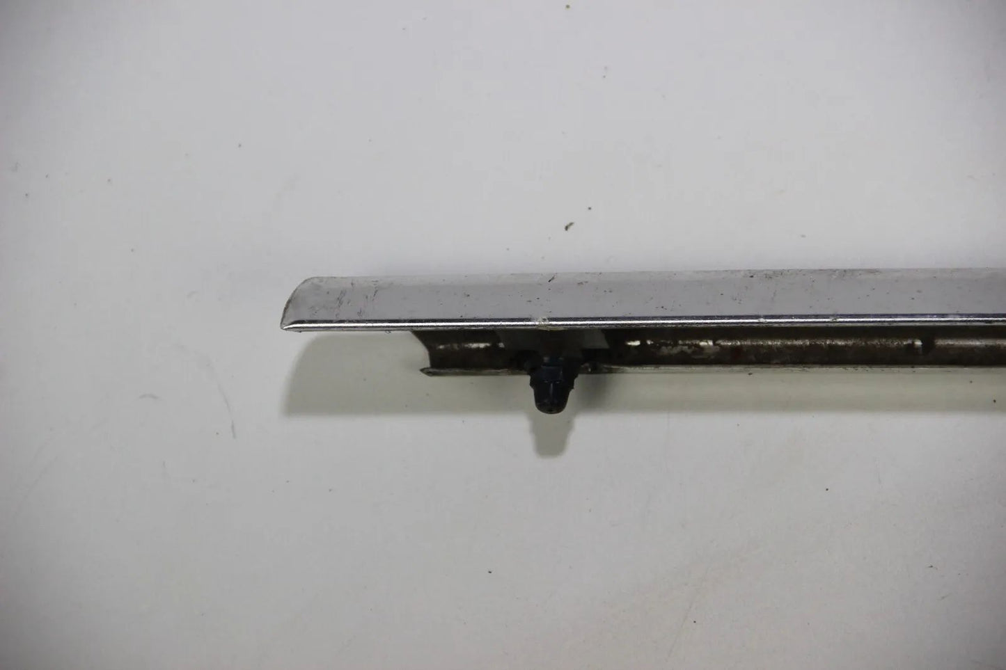 BMW E10 1502-1802 2002  bis 71' Chrom Leiste Abschlussblech hinten Rundleuchter