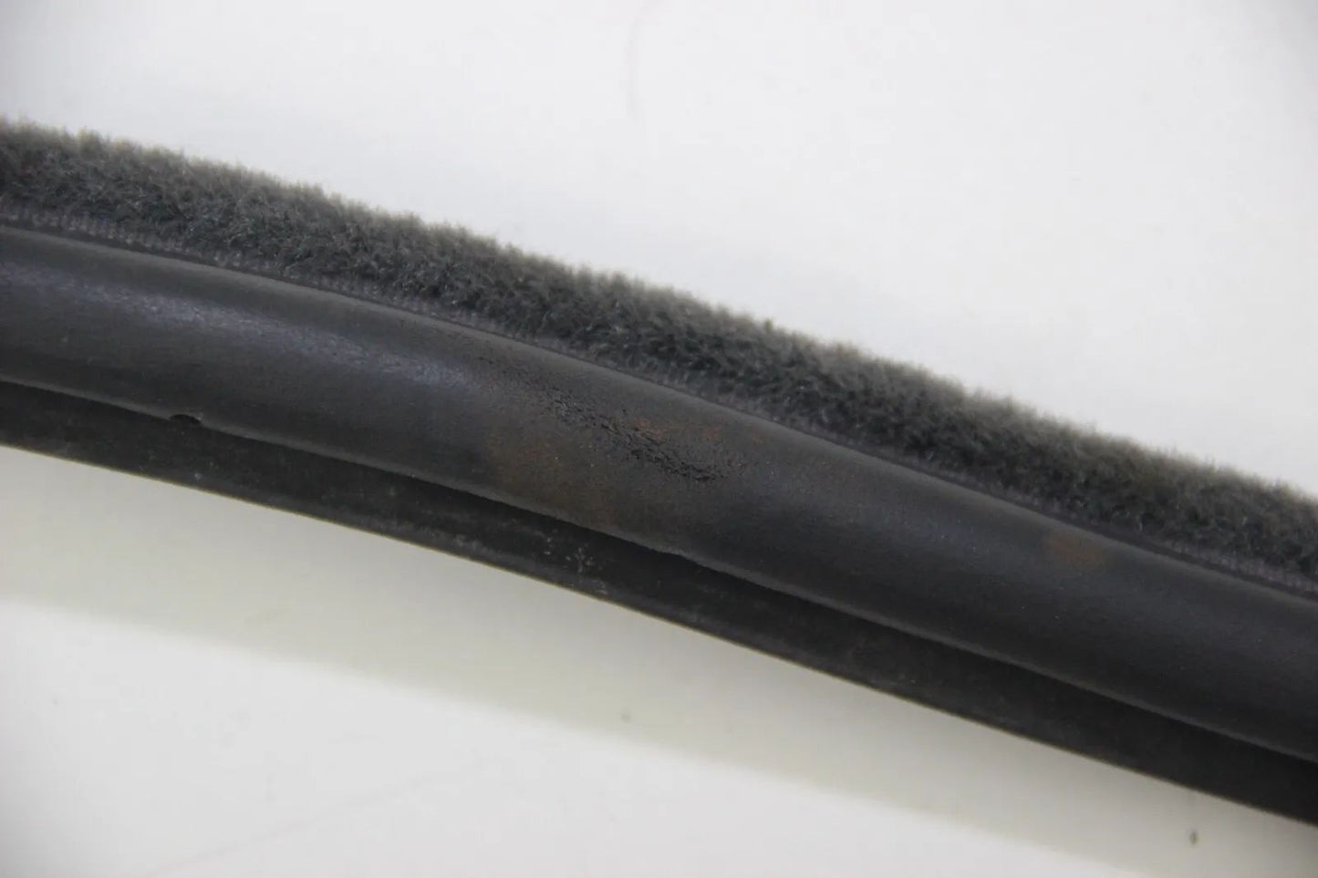 BMW E30 4-Türer Limo Touring 316i-325i Türdichtung hinten links Kantenschutz