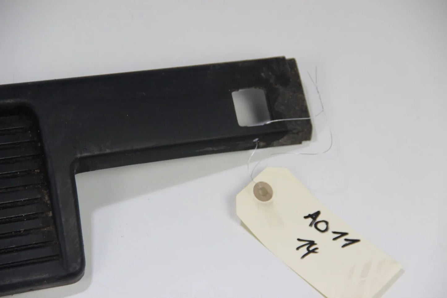 BMW E30 316i-325i VFL Blende Abdeckung Kennzeichenhalterung vorne  51111888266