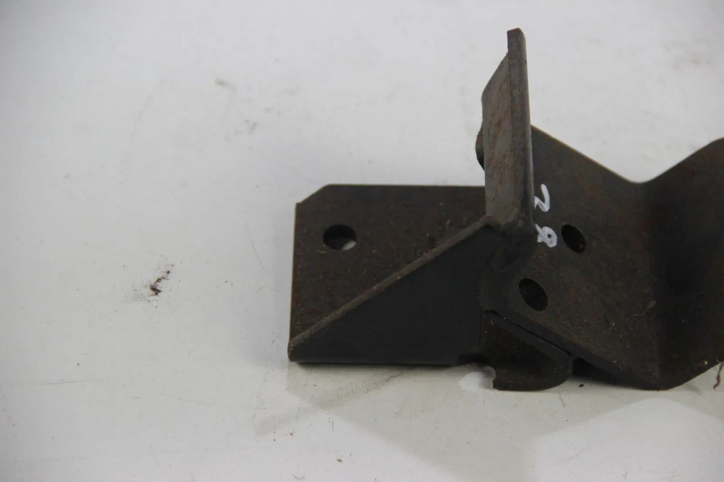 BMW Neue Klasse Motorhalter Haltebügel Tragbügel NOS Bügel 11 81 1 103 615