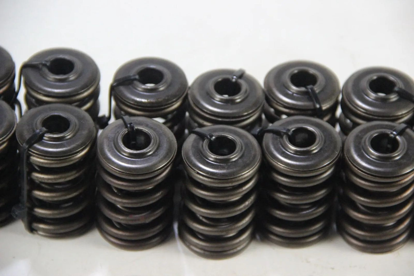 Original BMW E30 M3 S14  16x Ventilfeder mit Federtellern oben unten 11341312704