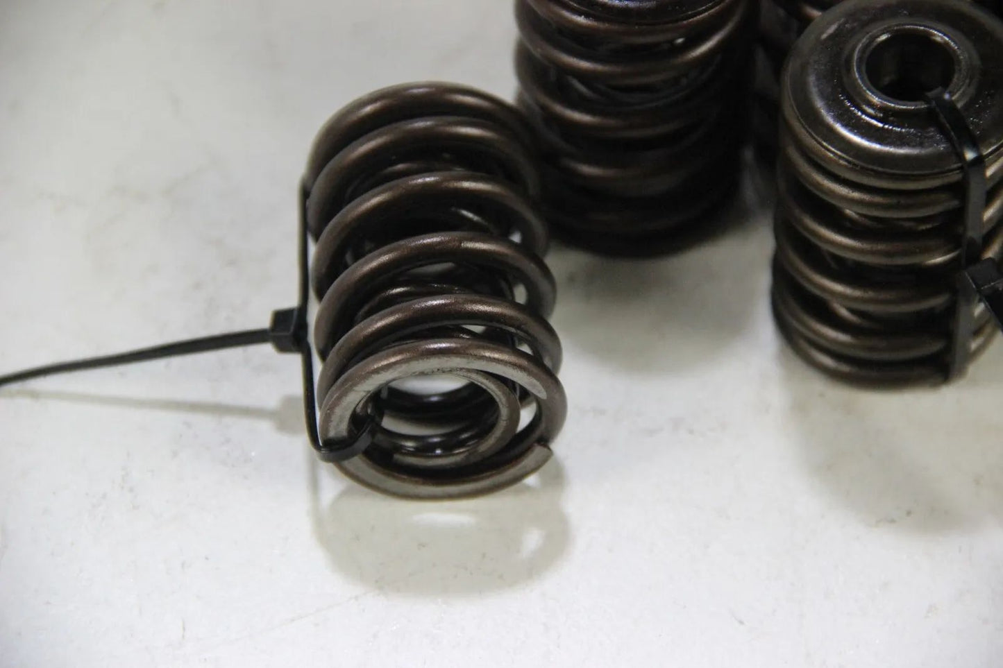 Original BMW E30 M3 S14 16x Ventilfeder mit Federtellern oben 11341312704