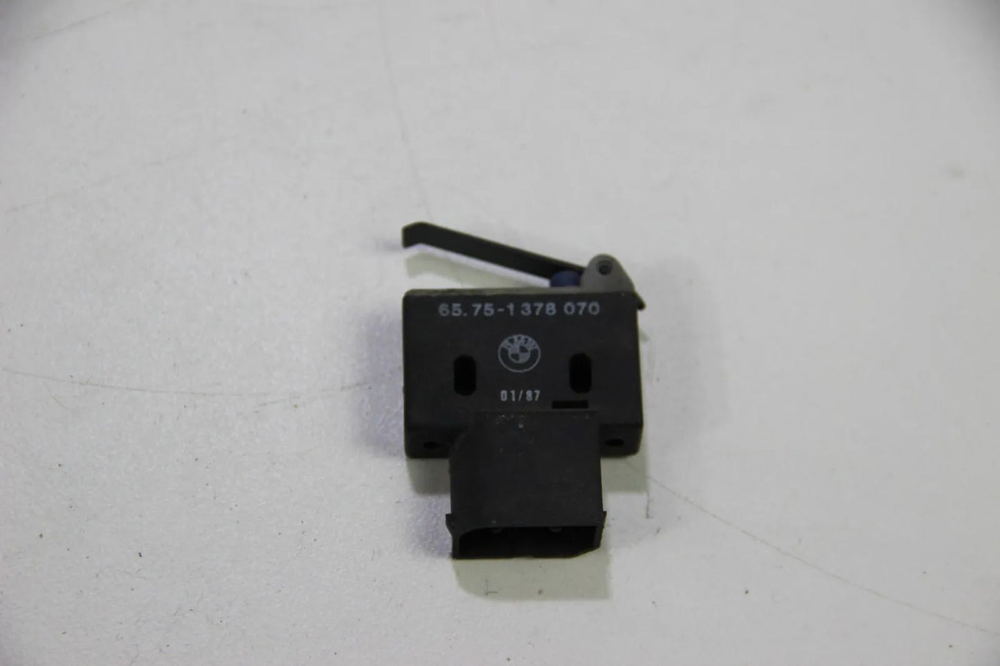 Original BMW E30 318i 320i 325i M3 E32 7er Mikroschalter Switch 65751378070