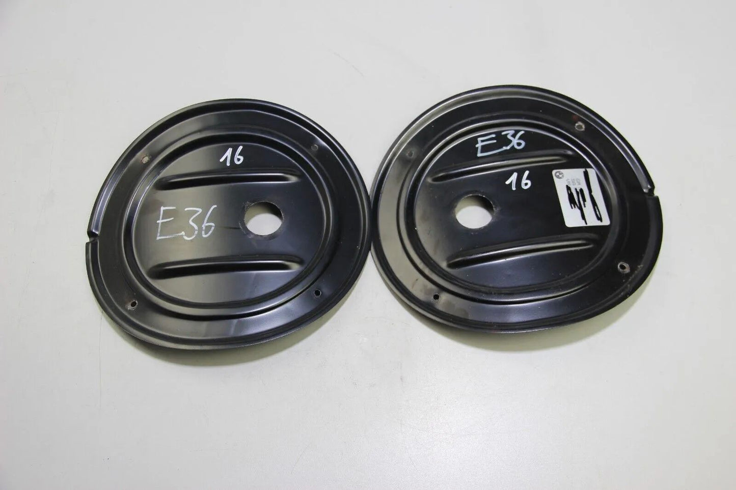 Original BMW E36 Tankabdeckung Rücksitz paar links recht cover  3er 318 316 320