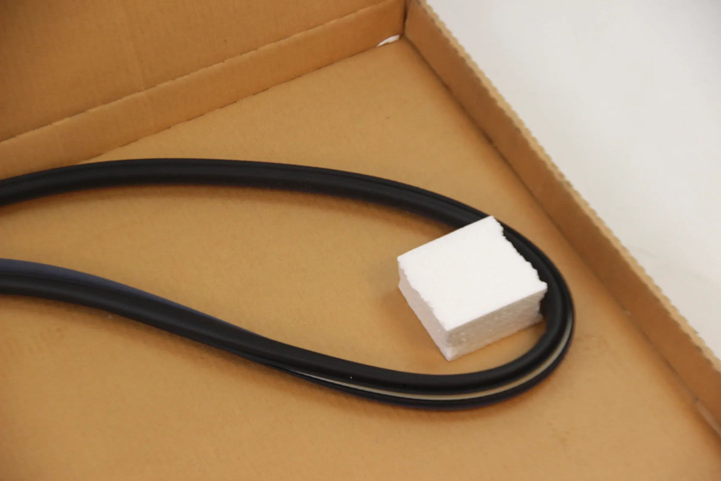 Original BMW E34 518i-540i M5 3.6 3.8 Kantenschutz hinten NOS 51728137774