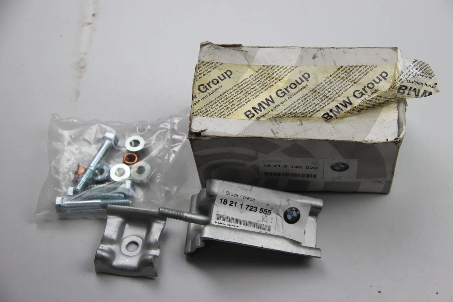 NEU ORIGINAL 18210146028 BMW 3er E36 Satz Anbauteile Schalldämpfer
