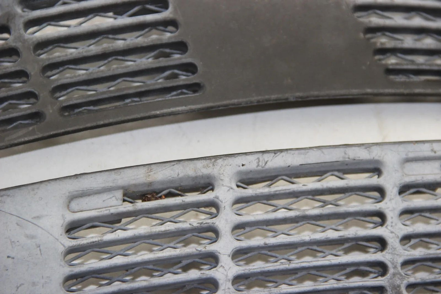 BMW E30 3er Ziergitter Blende Scheibenwischer Lüfter 1904571 1904572