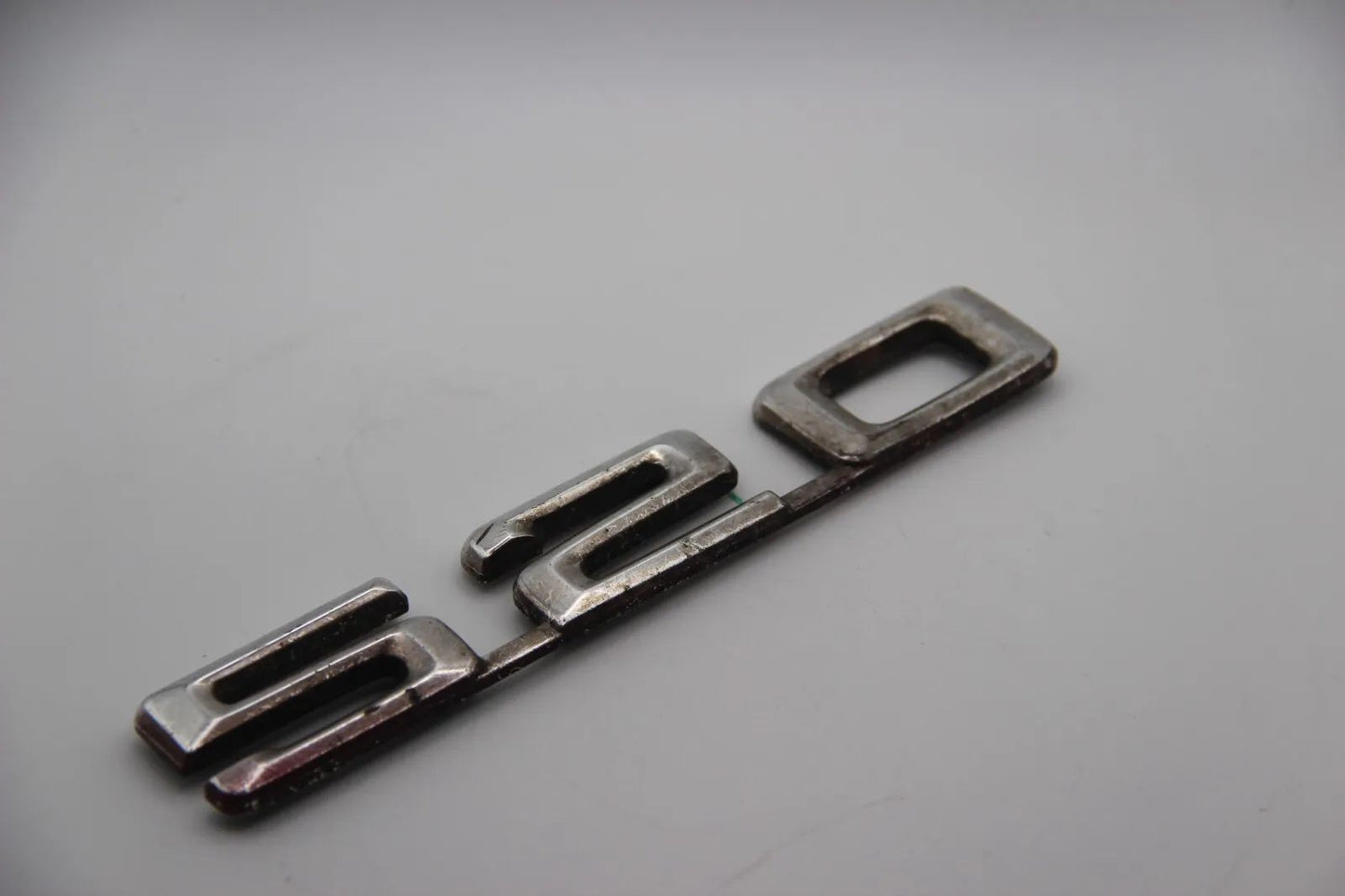 Original BMW E12 520 Modellbezeichnung Emblem Schriftzug B2 BMW N 11319. 0